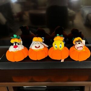 Warner Bros. Looney Tunes Plush pumpkin Halloween decor.